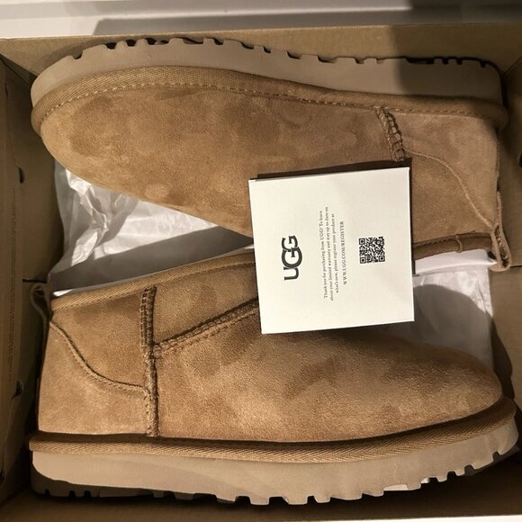 UGG Classic Ultra Mini Boots - Picture 3 of 4